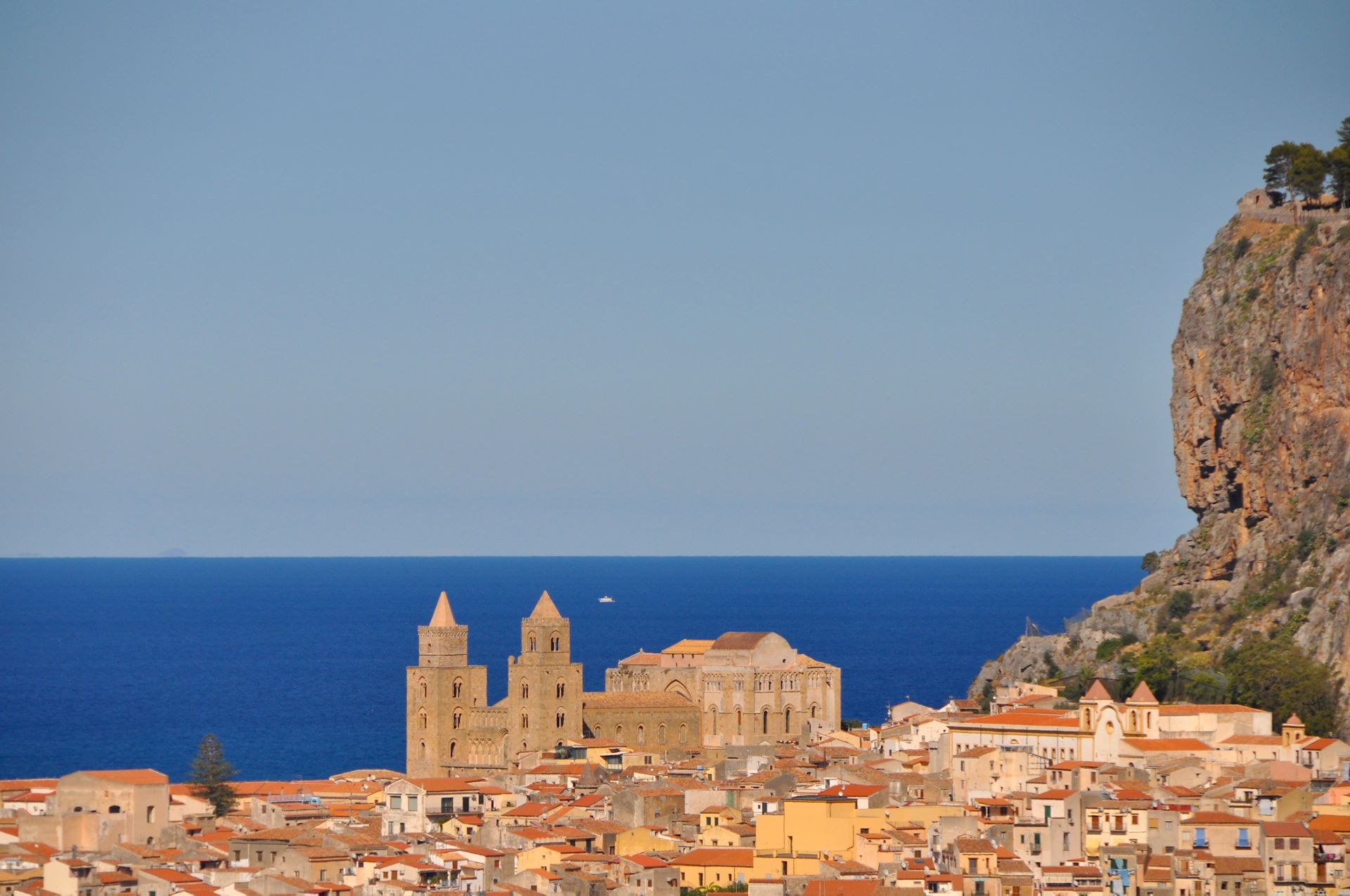 Cefalù (Photo license: CC BY 2.0)